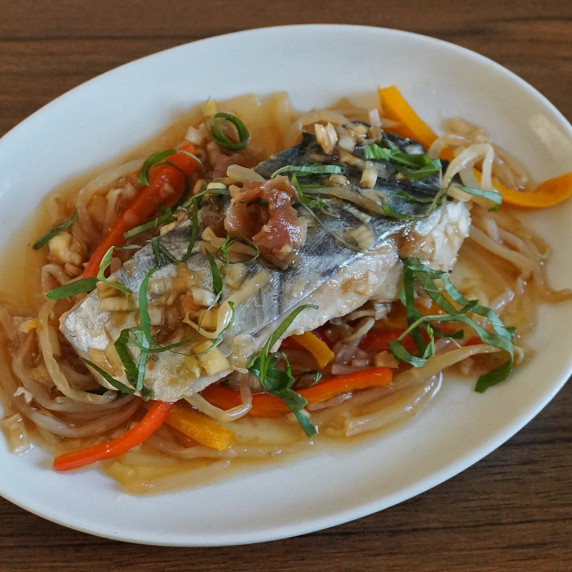This dish is made of steamed Spaniseh mackerel (sawara fish) topped with umesauce. 
