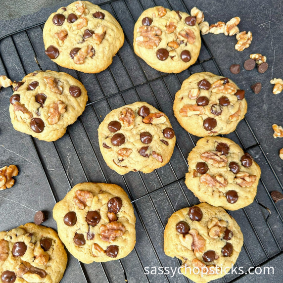 chocolate chip walnut cookies
