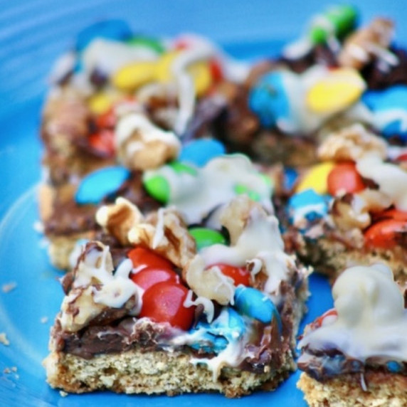 M&M Oat bars on a blue plate. 