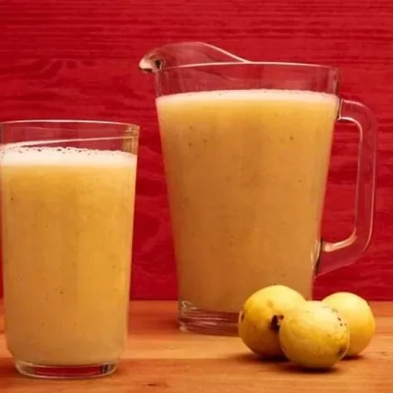 Refreshing Agua de Guayaba