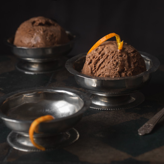 SCOOP OF CHOCOLATE ORANGE GELATO
