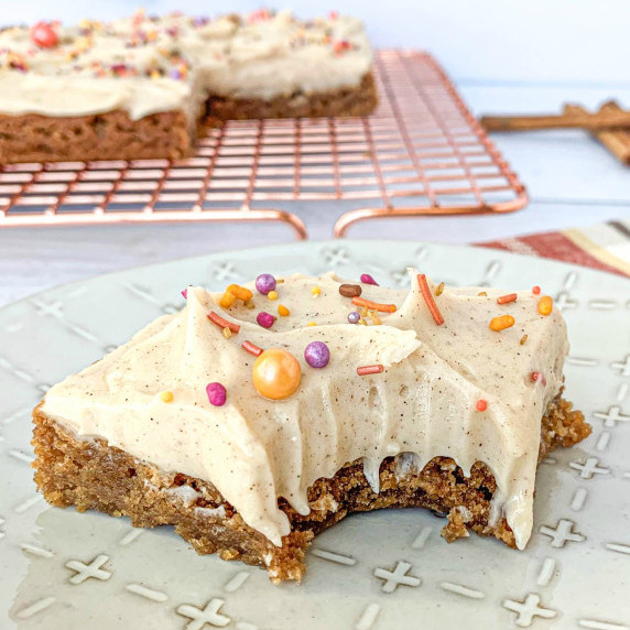 cinnamon roll bars