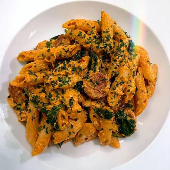Garlick Bites | Creamy Chicken & Chorizo Pasta