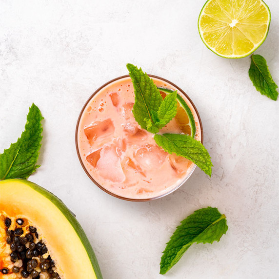 Gut-healthy macadamia, raspberry and papaya drink