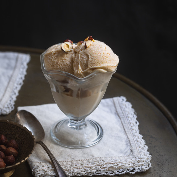 2 scoops of hazelnut gelato
