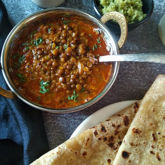 A high protein vegan lentil curry best for plant-based diet. 