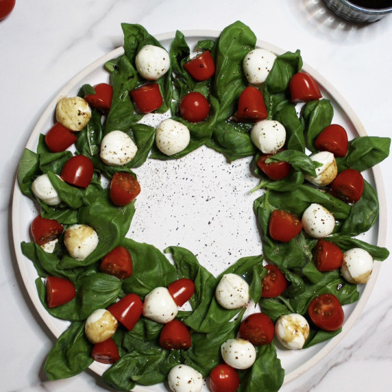 Christmas Wreath Caprese Salad
