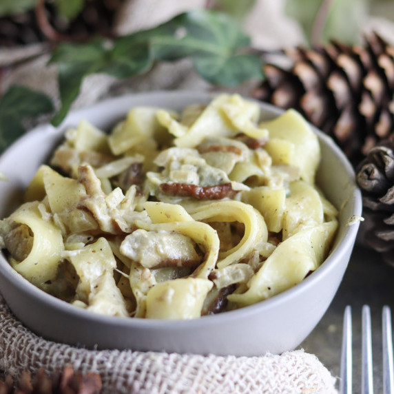 tagliatelle ai funghi porcini (tagliatelle with porcini mushrooms)