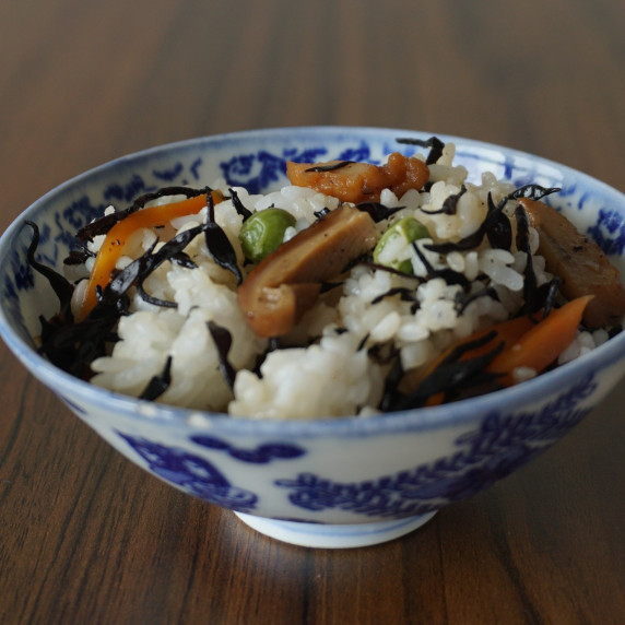 Rice mixed with simmered hijiki