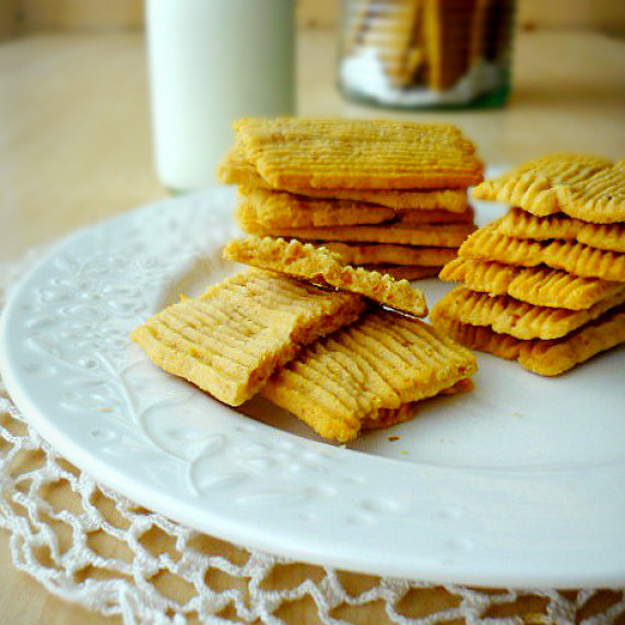 If you are a peanut butter lover, you should love these cookies. 
