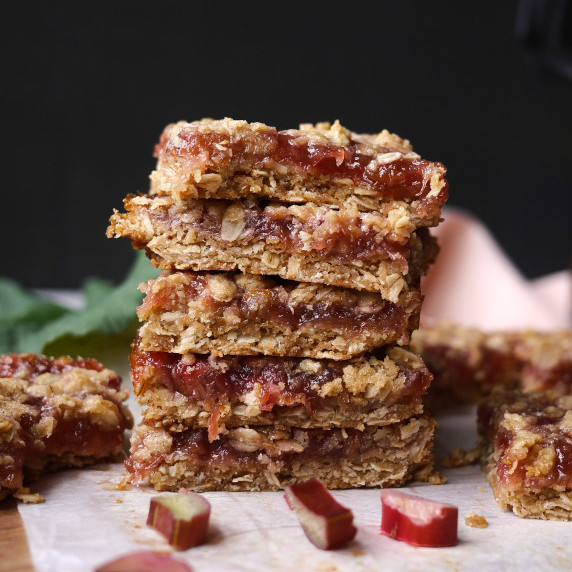 Rhubarb bars with buttery oatmeal base and topping 