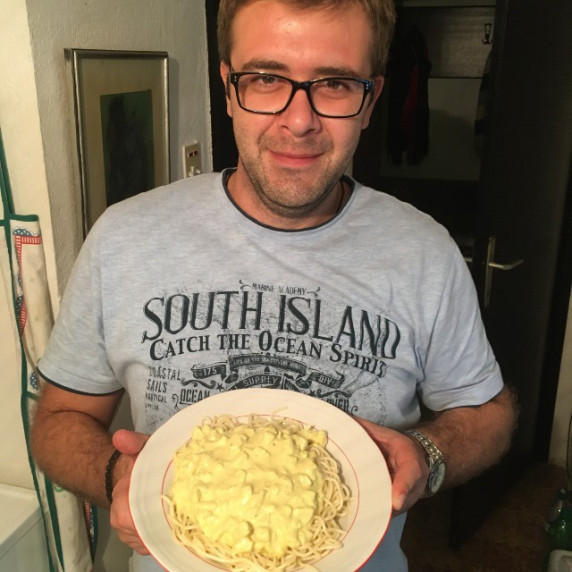 Spaghetti with Chicken and Curry Sauce
