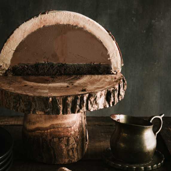 peanut butter and chocolate ice cream bombe cut open