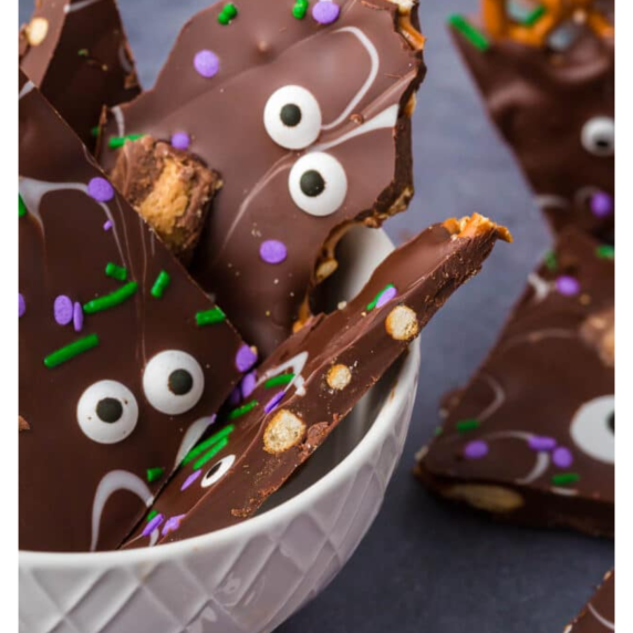 This fun Pretzel Bark recipe is a breeze to make! Great for a simple Halloween dessert!