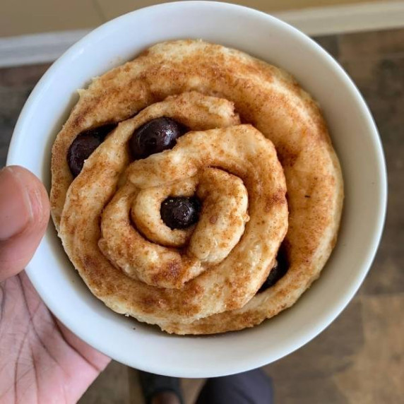 delicious blueberry cinnamon roll 