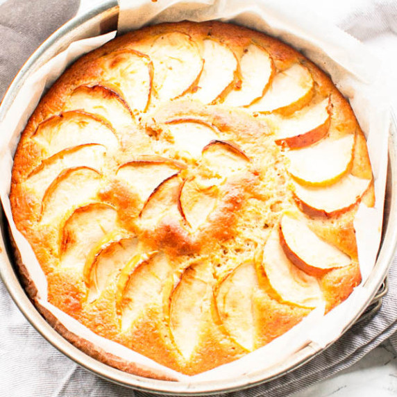 Vanilla apple cake