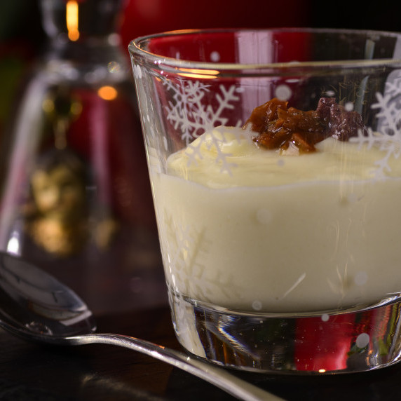 Crema de queso con tomates secos y tapenade de aceitunas negras