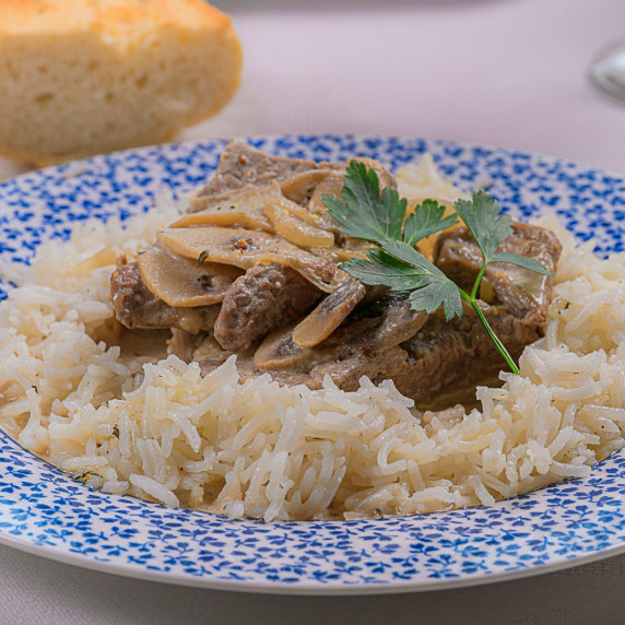 Guiso de carne Stroganoff con arroz