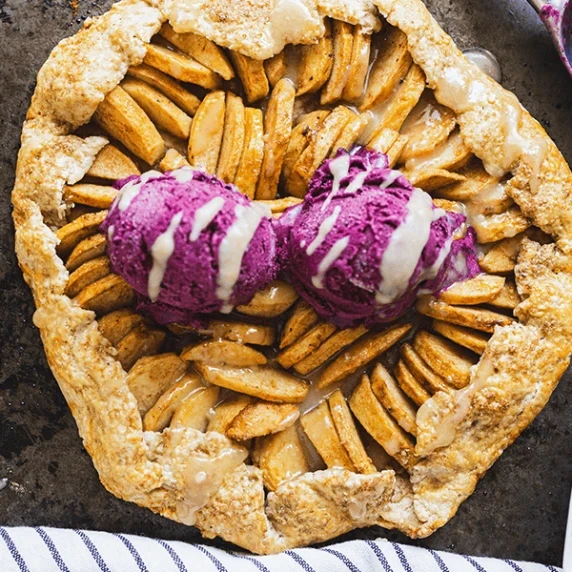 apple tart with caramel