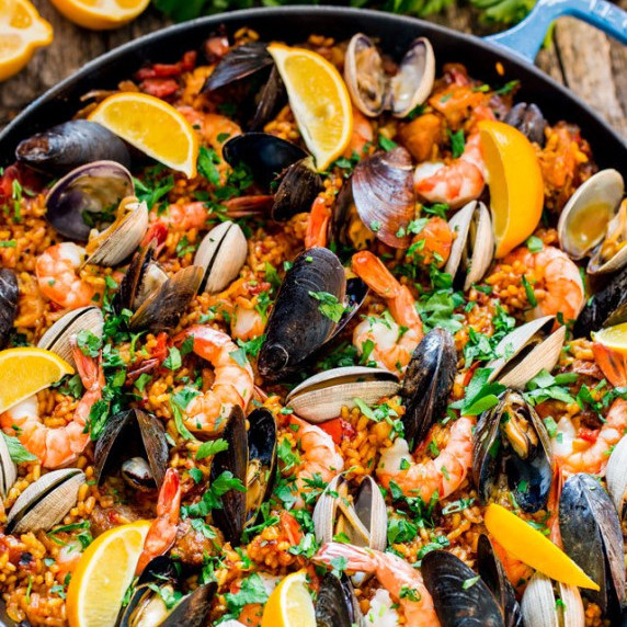 chicken and seafood paella