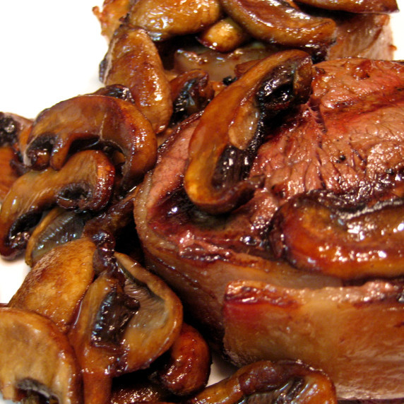 Filet Mignon with savory Glazed Mushrooms