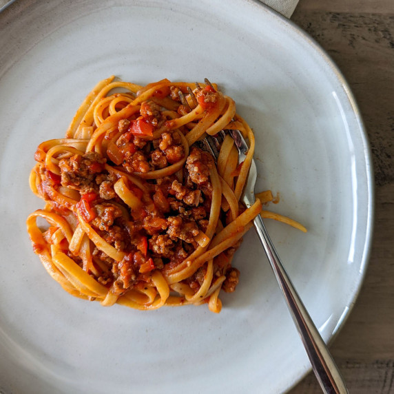 A plate of Italian sausage and peppers pasta