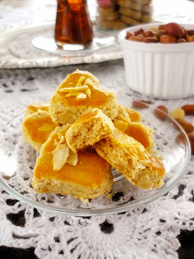This Peanut cookie is one of many other İndonesian old traditional cookies.