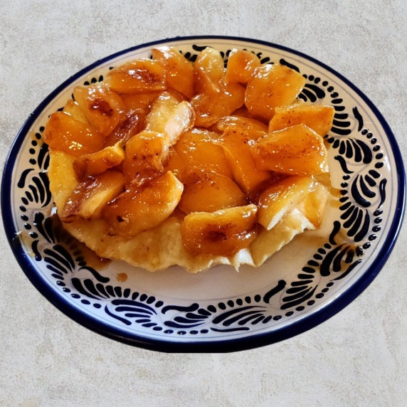 tarte served on a plate 