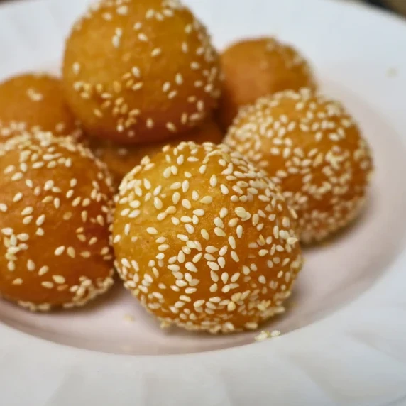 banh cam, vietnamese Fried Glutinous Rice Balls