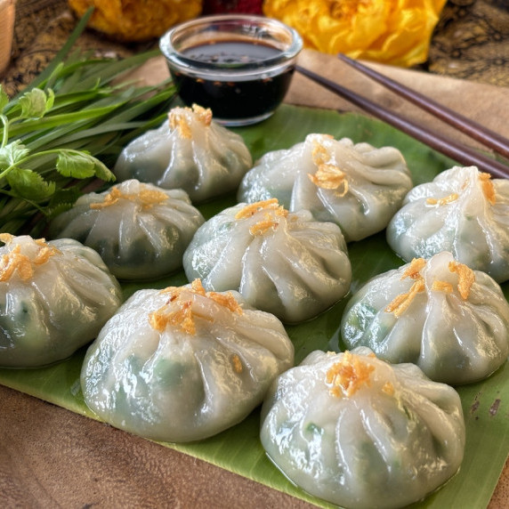 Steamed garlic chive dumplings, khanom gui chai.