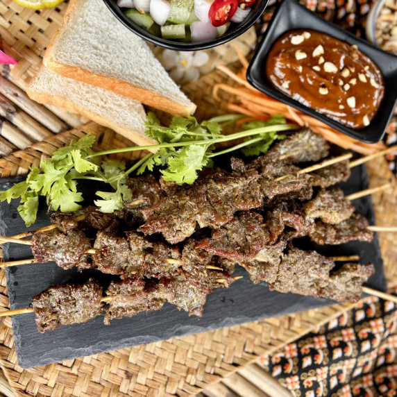 Thai beef satay served with creamy Thai peanut sauce and toasted bread.