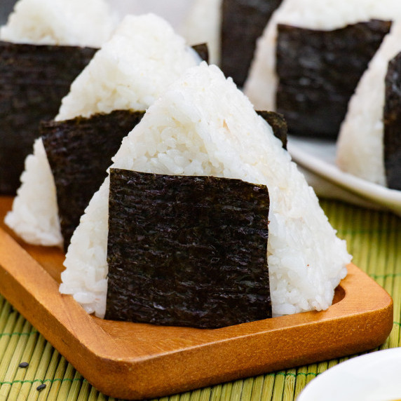 onigiri with nori